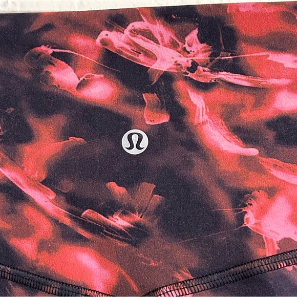 Lululemon Red-Black Tie-Dye Floral Leggings, Size 6 - Picture 4 of 5
